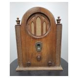 Antique Northland Radio cathedral style radio-