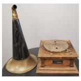Antique Victor Talking Machine type E w/ horn-