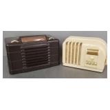 2 vintage plastic radios airline model 93 BR-