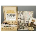 Gp incl vintage military insignia, sewing buttons,