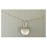 18k white gold heart pendant necklace- 4.3g,