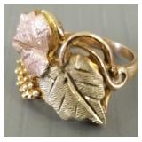 10k Black Hills gold grape leaf pattern ring-