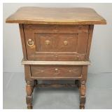 Signed Daisy Line oak humidor w/ copper lining