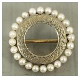 Small 14k gold & seed pearl circle pin- 1.1g