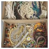 Gp vintage costume jewelry incl Bakelite, Monet,