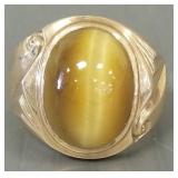 Vintage 10K gold ring w/ large cats eye stone-