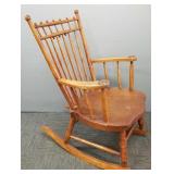 Antique Windsor style rocker w/ arms 36 1/2'H 23'W