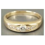 14K gold ring w/ bezel set center diamond & 6 side