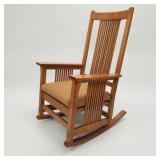 Contemporary Stickley quartersawn oak spindle