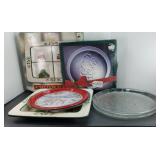 CHRISTMAS SERVING TRAYS & PLATTERS