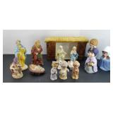 NATIVITY SCENE W/ FRIENDS