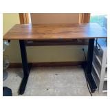 ADJUSTABLE STANDING DESK
