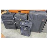 SET OF SUITCASES