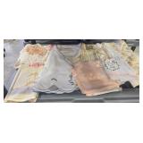 VINTAGE TABLECLOTH, NAPKINS & TOWELS