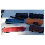 LIONEL 246 ENGINE W/ (5) CARS
