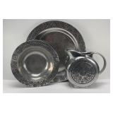 WILTON SERVING SET: FRUIT BOWL, WATER PITCHER