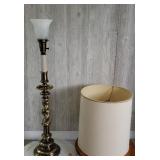 HEAVY TWIST BRASS GLASS SHADE LAMP