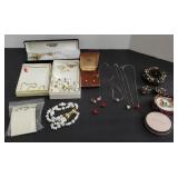 NECKLACES, GIFT BOXES OF JEWELRY
