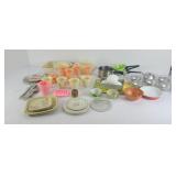 CHILDS METAL & PLASTIC DISHES