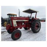 73 IH 1066 FENDER TRACTOR W/ CANOPY