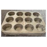 (6) MUFFIN TINS