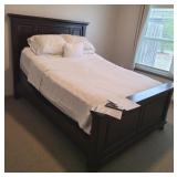 QUEEN SOLID WOOD ASHLEY BEDFRAME