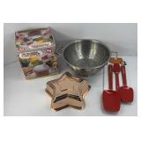 CHOPPER, SPATULAS, COLANDER & MOLD