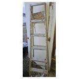 6 FOOT ALUMINUM LADDER