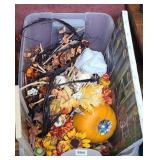TOTE W. ASSTD FALL DECOR