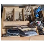 ADJUSTABLE SILVERWARE TRAY & UTENSILS