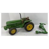METAL JOHN DEERE TRACTOR  & REAR BUCKET