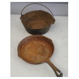 CAST IRON DUTCH OVEN AND SKILLET RUSTY