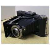 VINTAGE KODAK CAMERA W/ DAKON SHUTTER