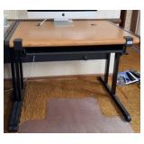 DESK W/ KEYBOARD DRAWER