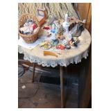 ASSTD DECOR W/ SMALL TABLE