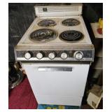 VINTAGE APARTMENT SIZE STOVE