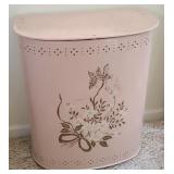 VINTAGE CLOTHES HAMPER