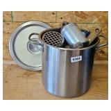 SMALL STOCK POT W/ ASSTD KITCHEN UTENSILS
