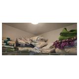 BLANKETS & BEDDING