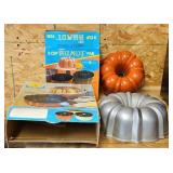 (2) NORDIC WARE CAST ALUMINUM BUNDT PANS W/ BOX