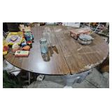 ROUND FOLDING LUNCH TABLE