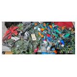 CHRISTMAS WREATHS & LIGHTS