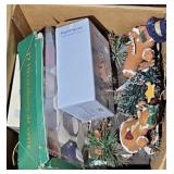 CHRISTMAS ORNAMENTS & DECOR