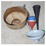 FUNNELS & LARGE STRAINER