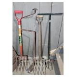PITCHFORKS & GARDEN GARDENING TOOLS