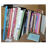 HOLIDAY & CHILDRENS BOOKS