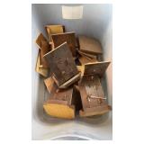 (5) OUTHOUSE MOUSE TRAP NOVELTY TOY