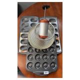 SPECIALTY COOKIE SHEETS, COOKIE PRESS