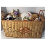 PLUSH ANIMALS IN BASKET