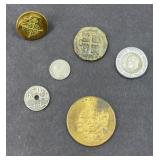 ASSTD TOKENS & MILITARY BUTTON